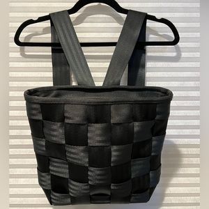 Harveys  Seatbelt Bag Backpack Purse Black